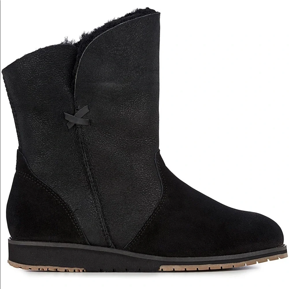 Emu Australia boots womens 6 Bells Beach sheepskin/suede black